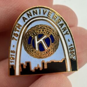Kiwanis 75th Anniversary Pin 1915‎ 1990 Arch Skyline Enameled Lapel Pin